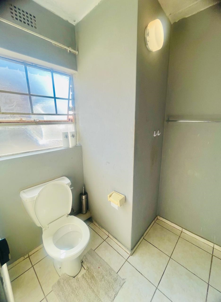 2 Bedroom Property for Sale in Crystal Park Gauteng