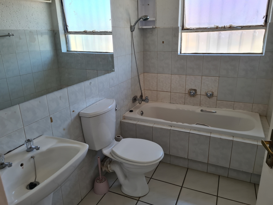 2 Bedroom Property for Sale in Windsor West Gauteng