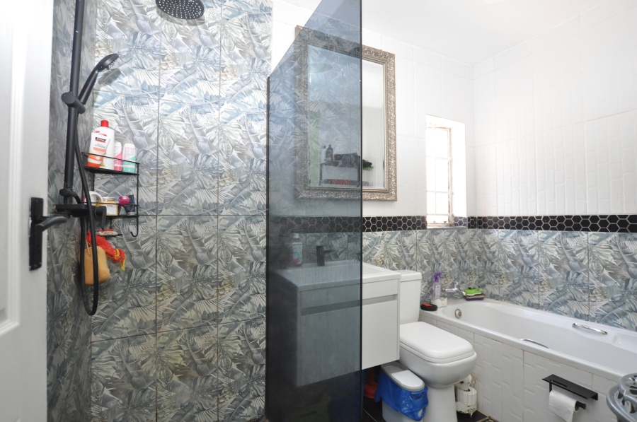 2 Bedroom Property for Sale in Vorna Valley Gauteng