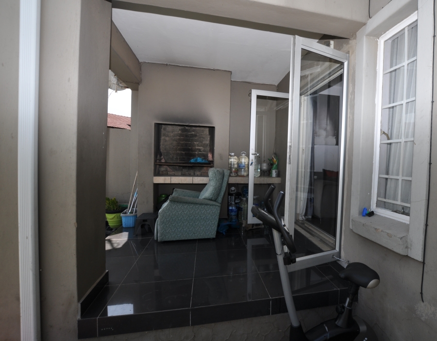 2 Bedroom Property for Sale in Vorna Valley Gauteng