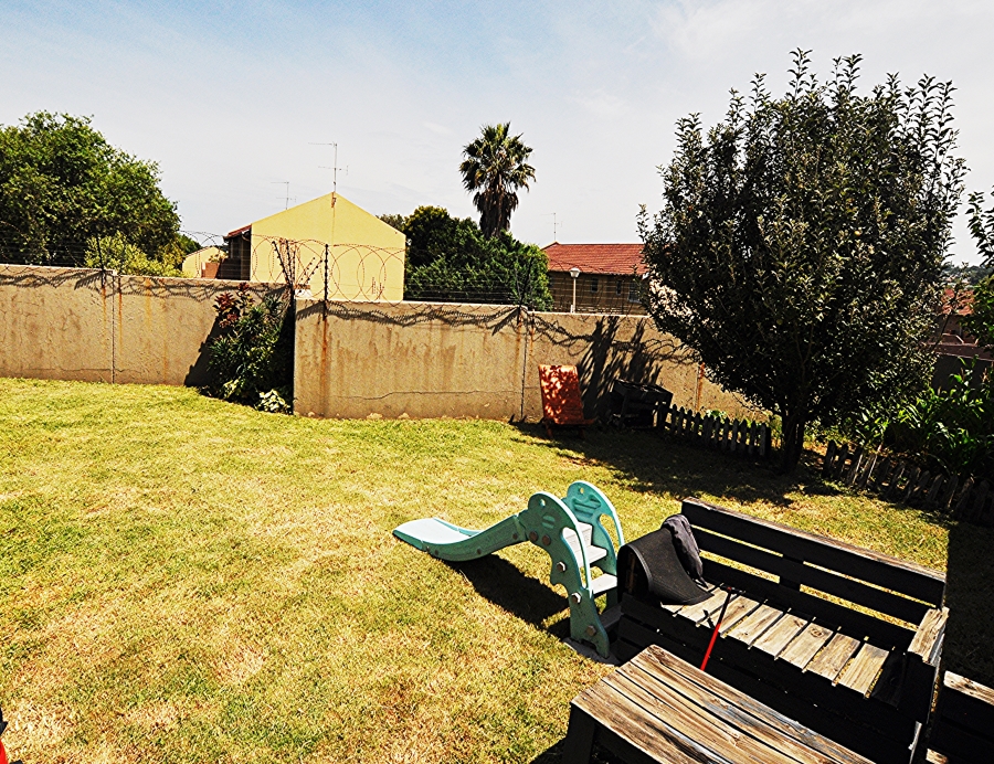 2 Bedroom Property for Sale in Vorna Valley Gauteng