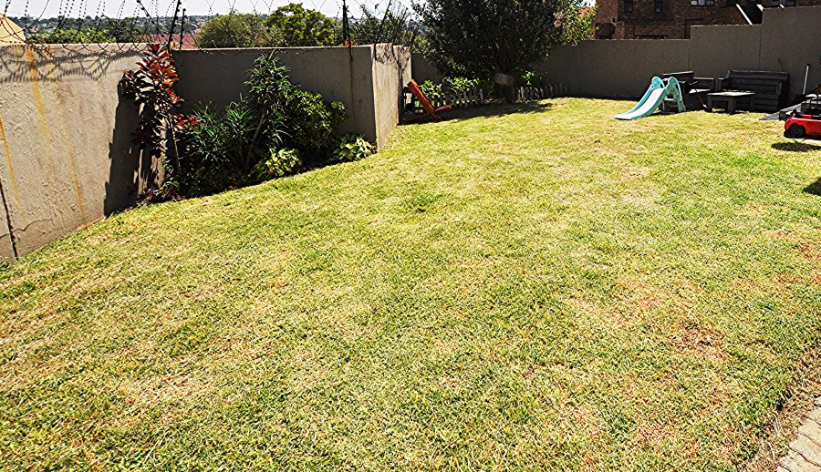 2 Bedroom Property for Sale in Vorna Valley Gauteng