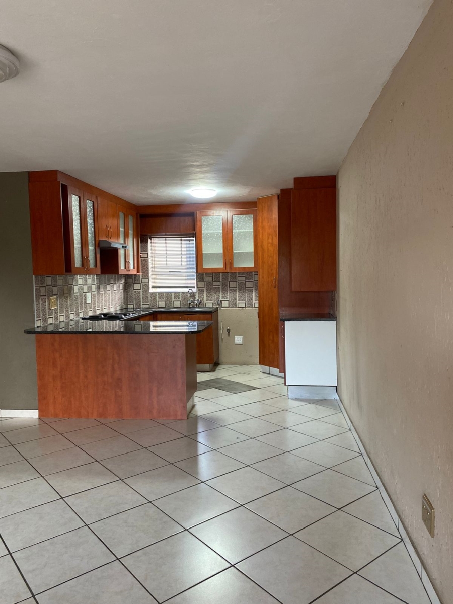 To Let 2 Bedroom Property for Rent in Croydon Gauteng