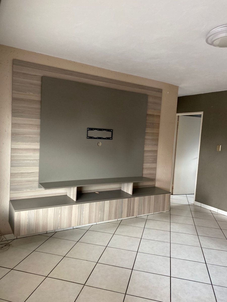 To Let 2 Bedroom Property for Rent in Croydon Gauteng