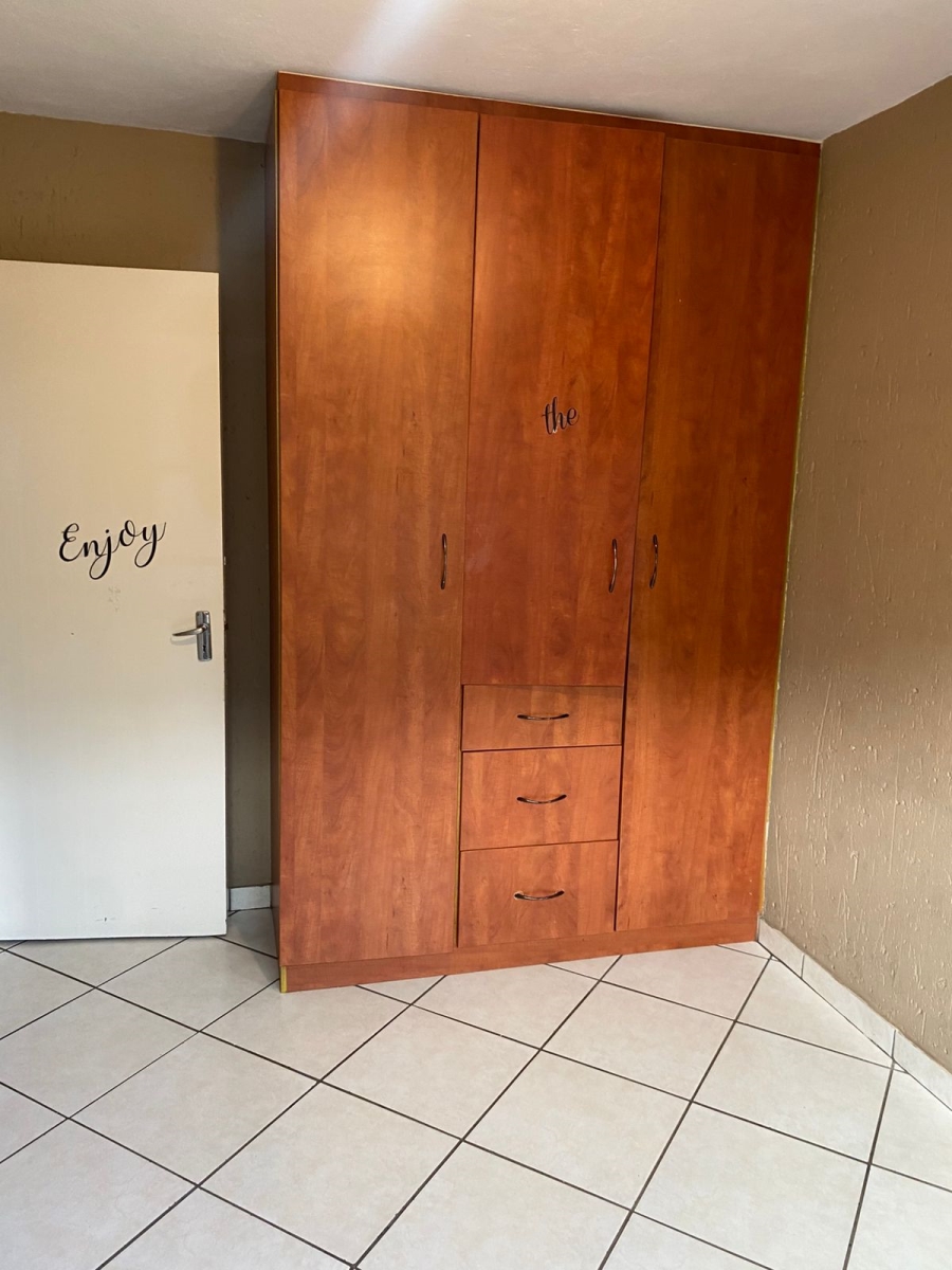 To Let 2 Bedroom Property for Rent in Croydon Gauteng