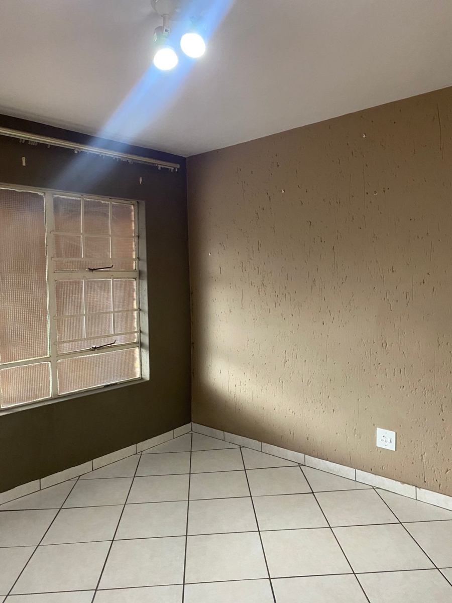 To Let 2 Bedroom Property for Rent in Croydon Gauteng