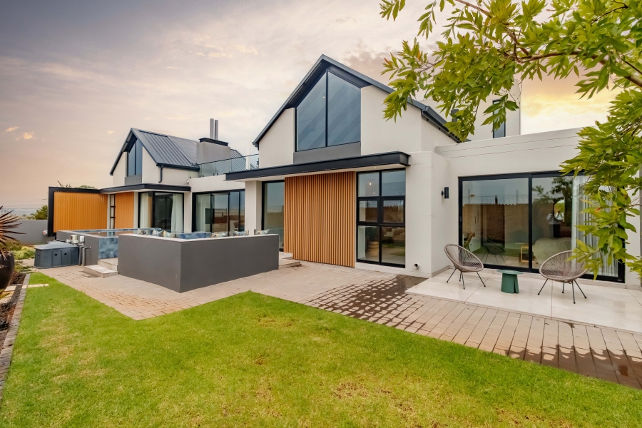 5 Bedroom Property for Sale in Midstream Estate Gauteng