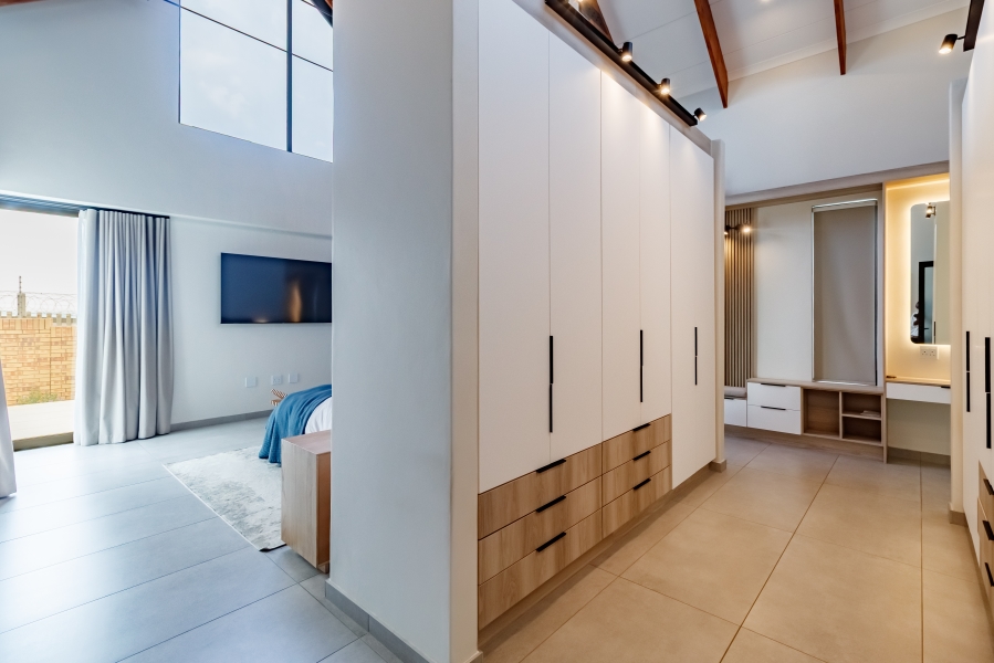 5 Bedroom Property for Sale in Midstream Estate Gauteng