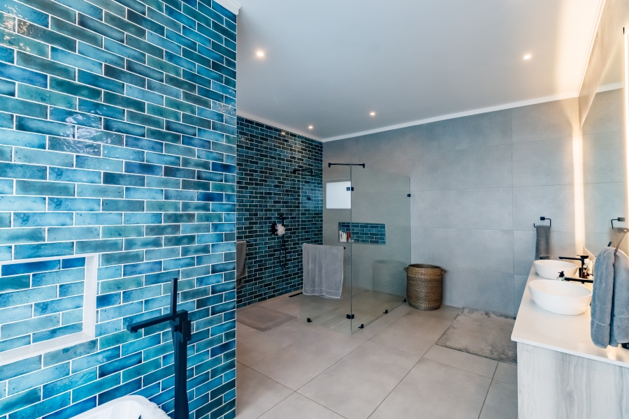 5 Bedroom Property for Sale in Midstream Estate Gauteng