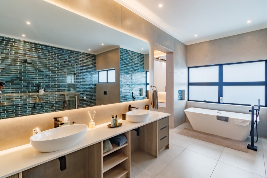 5 Bedroom Property for Sale in Midstream Estate Gauteng