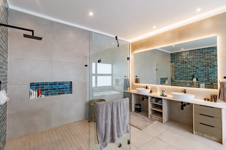 5 Bedroom Property for Sale in Midstream Estate Gauteng