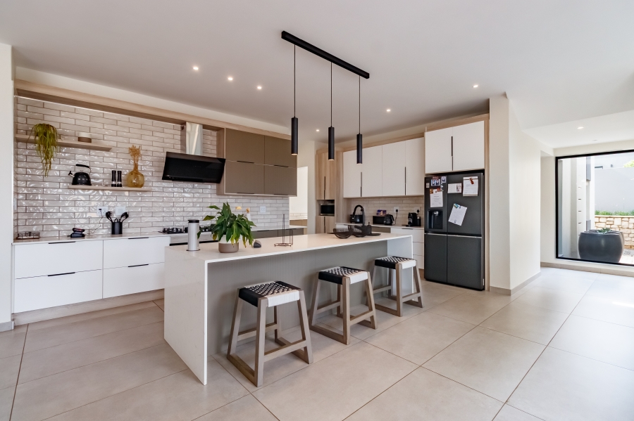 5 Bedroom Property for Sale in Midstream Estate Gauteng