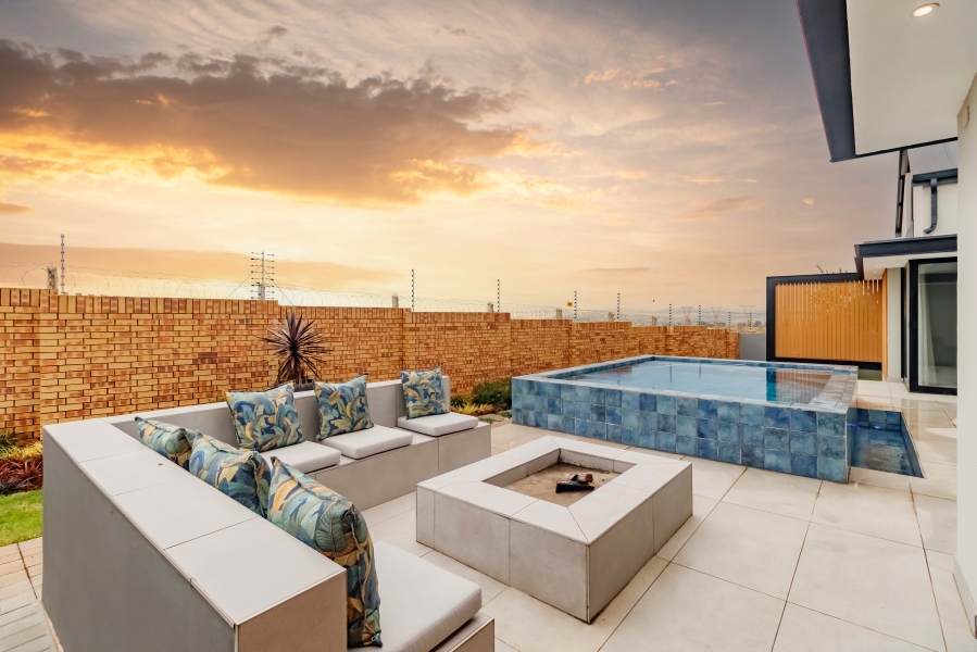 5 Bedroom Property for Sale in Midstream Estate Gauteng