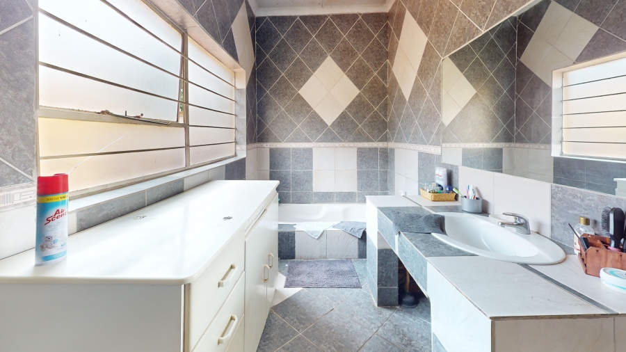 5 Bedroom Property for Sale in Witfield Gauteng