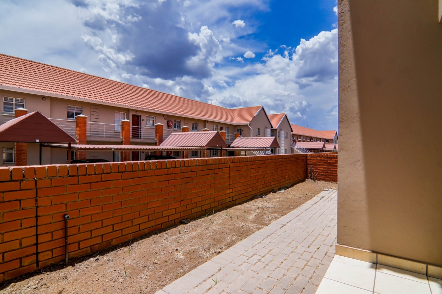 2 Bedroom Property for Sale in Kosmosdal Gauteng