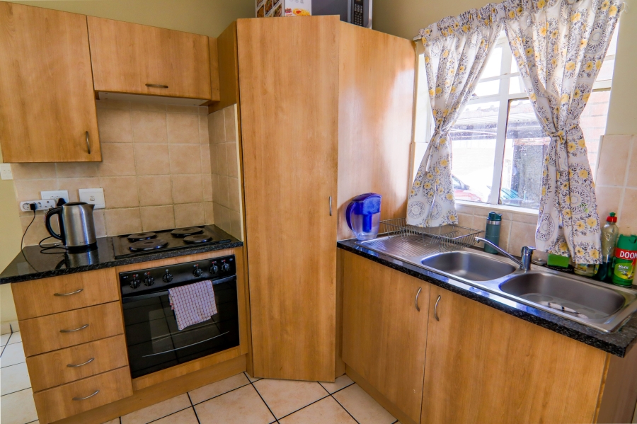 2 Bedroom Property for Sale in Kosmosdal Gauteng