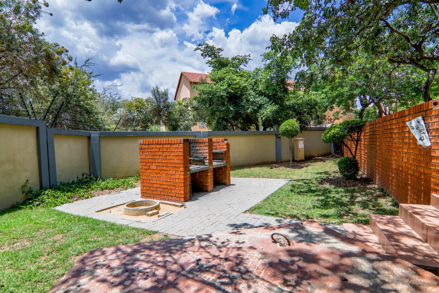 2 Bedroom Property for Sale in Kosmosdal Gauteng