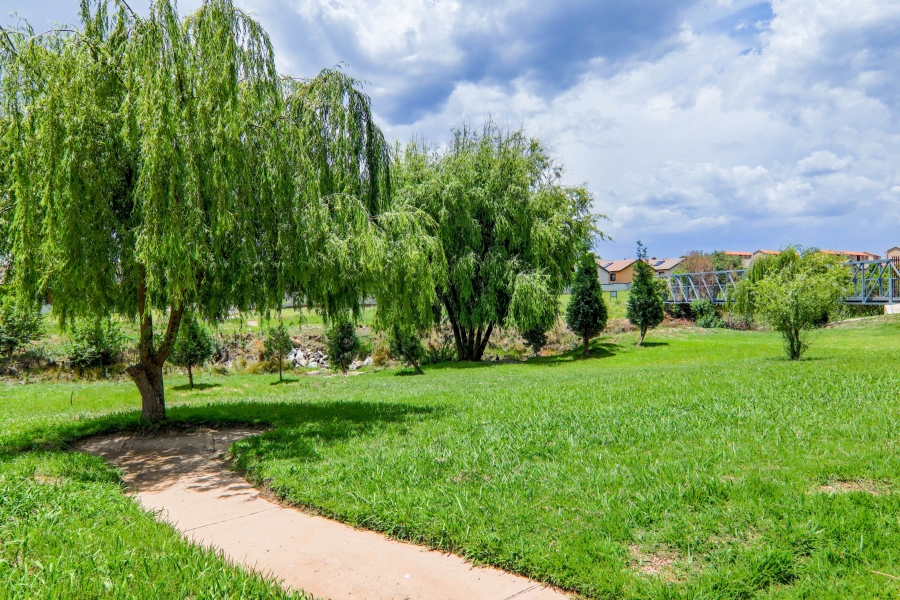 2 Bedroom Property for Sale in Kosmosdal Gauteng