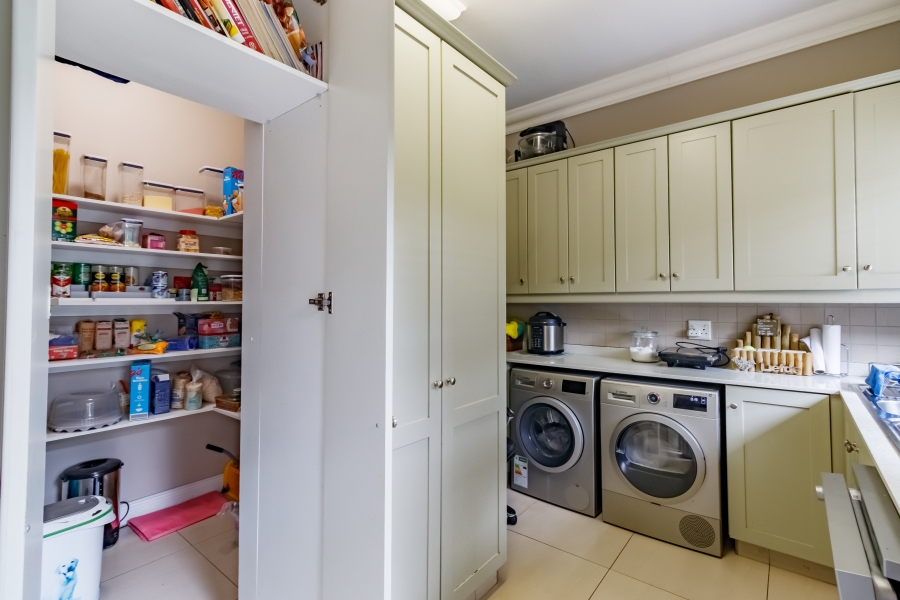 4 Bedroom Property for Sale in Midstream Ridge Gauteng