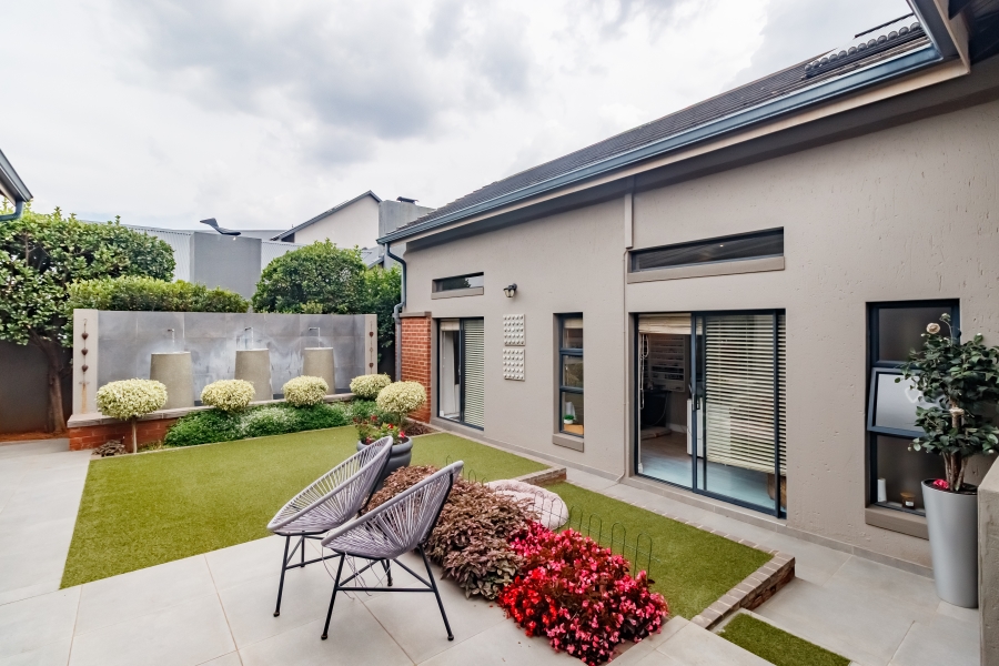 4 Bedroom Property for Sale in Midstream Ridge Gauteng