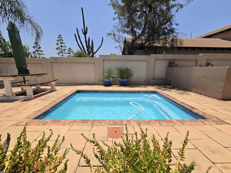 To Let 4 Bedroom Property for Rent in Pebble Rock Golf Village Gauteng