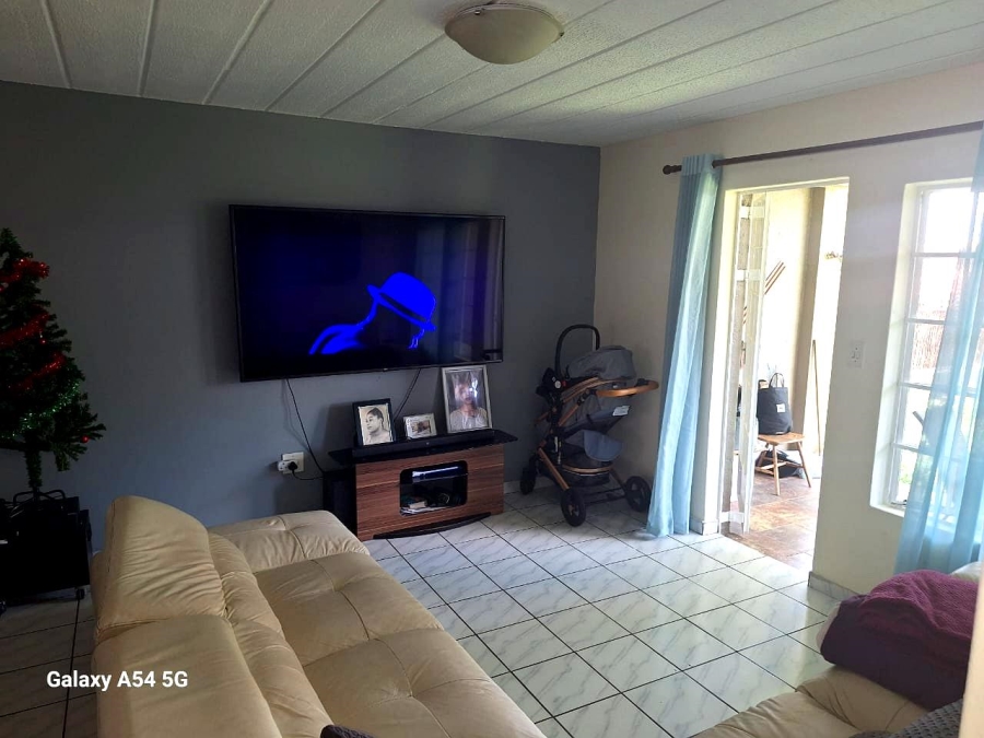 To Let 3 Bedroom Property for Rent in Radiokop Gauteng