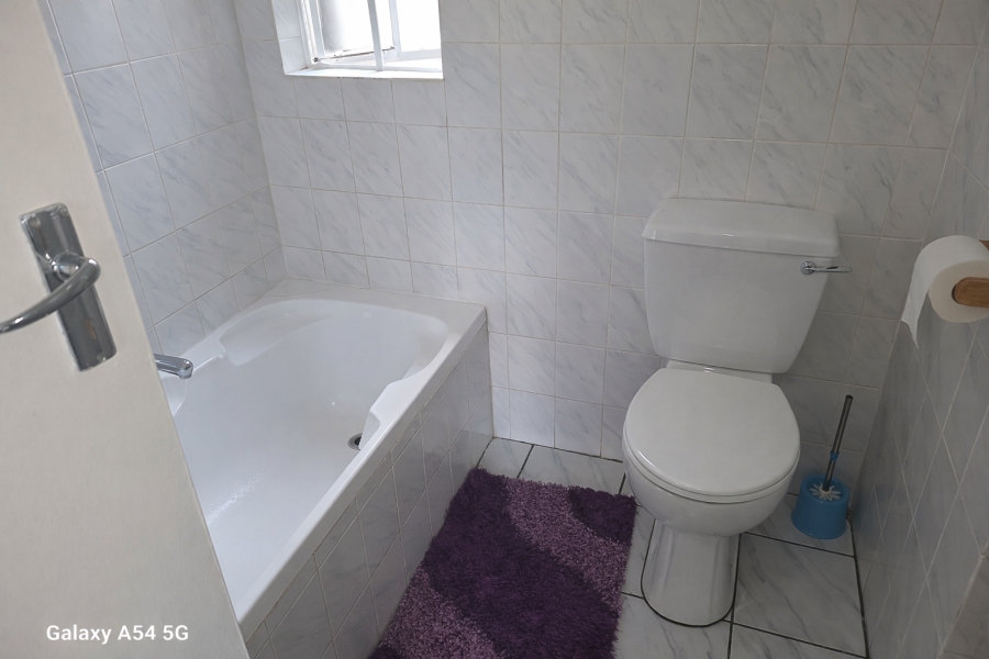 To Let 3 Bedroom Property for Rent in Radiokop Gauteng