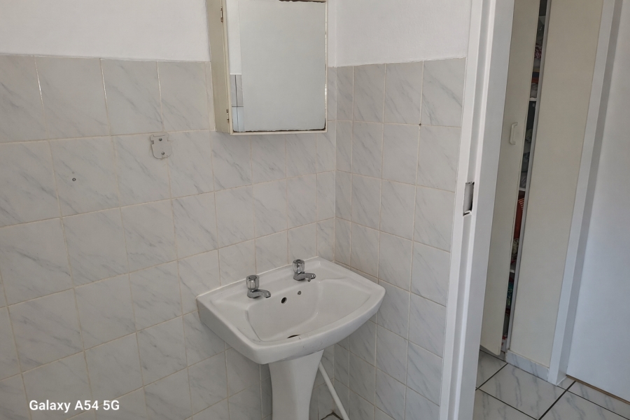 To Let 3 Bedroom Property for Rent in Radiokop Gauteng