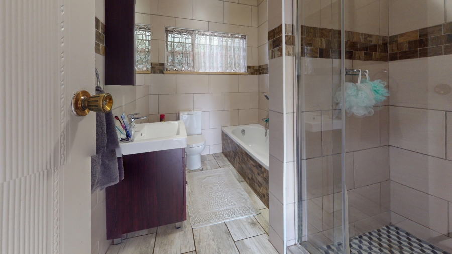 5 Bedroom Property for Sale in Lambton Gauteng