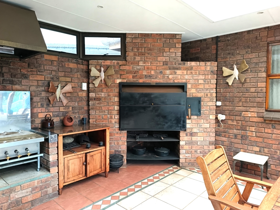 4 Bedroom Property for Sale in Kenleaf Gauteng