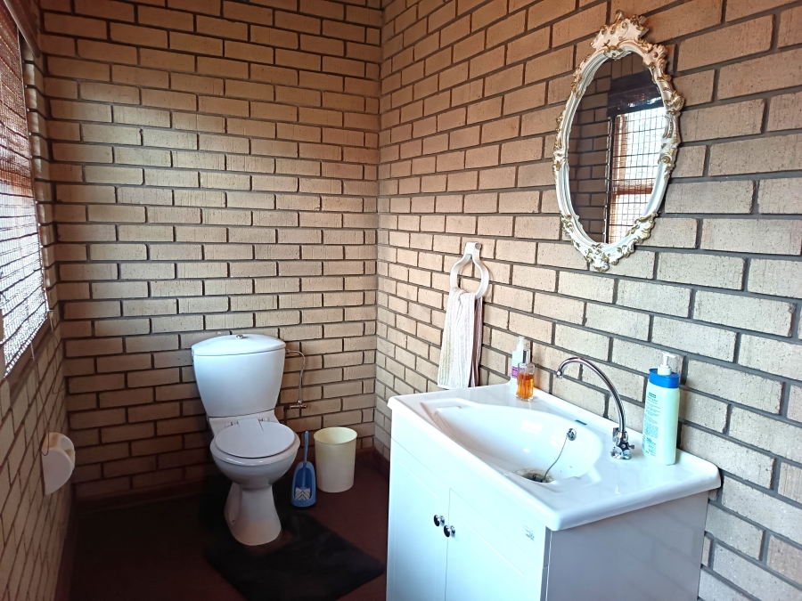 4 Bedroom Property for Sale in Kenleaf Gauteng