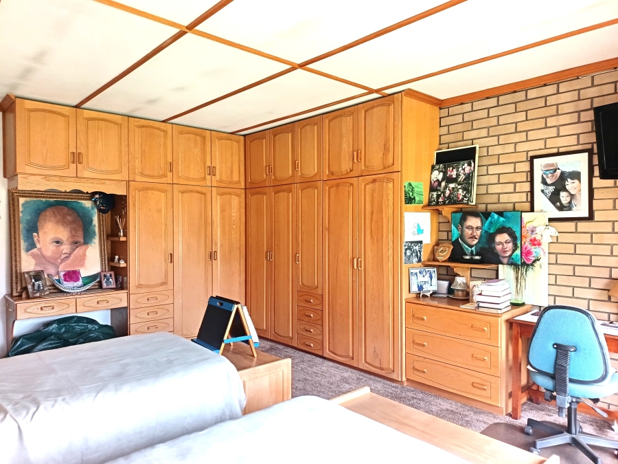 4 Bedroom Property for Sale in Kenleaf Gauteng