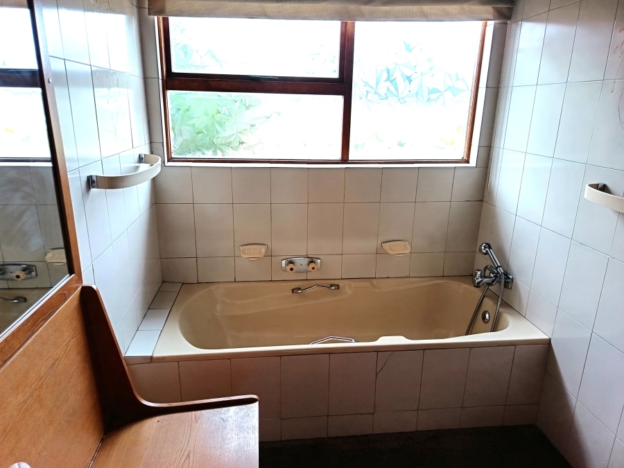 4 Bedroom Property for Sale in Kenleaf Gauteng