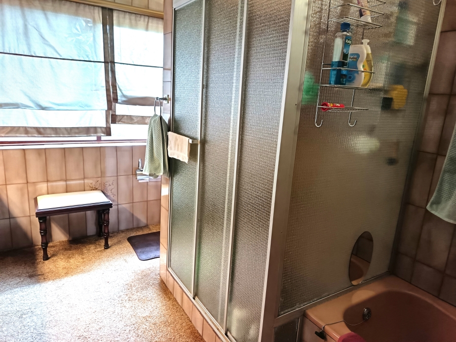 4 Bedroom Property for Sale in Kenleaf Gauteng