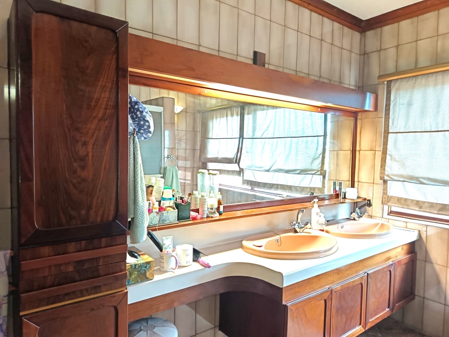 4 Bedroom Property for Sale in Kenleaf Gauteng