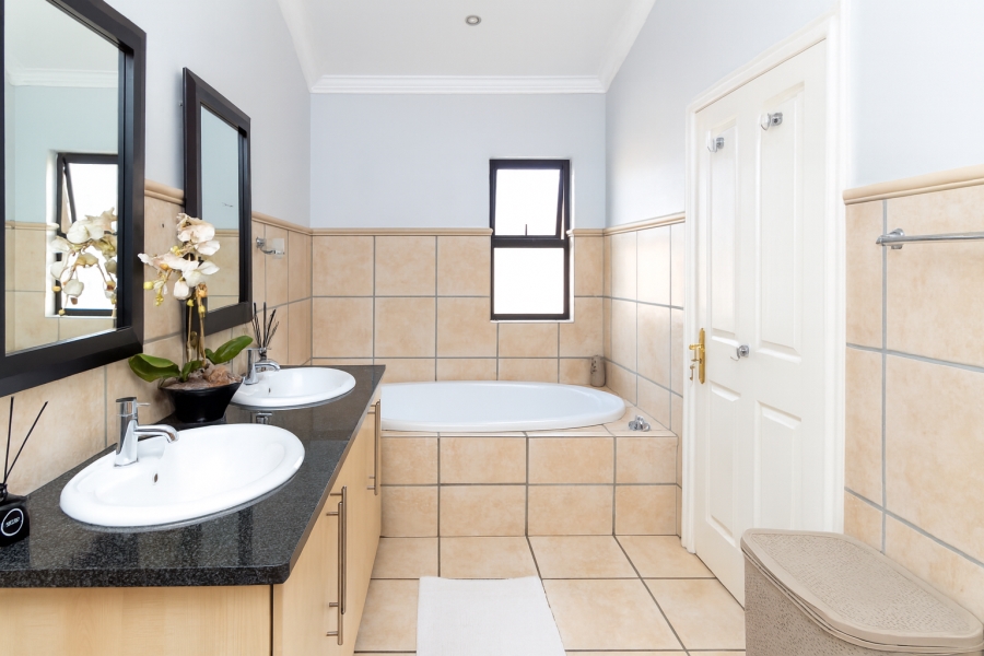 4 Bedroom Property for Sale in Olivedale Gauteng