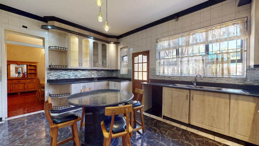 5 Bedroom Property for Sale in Denlee Gauteng