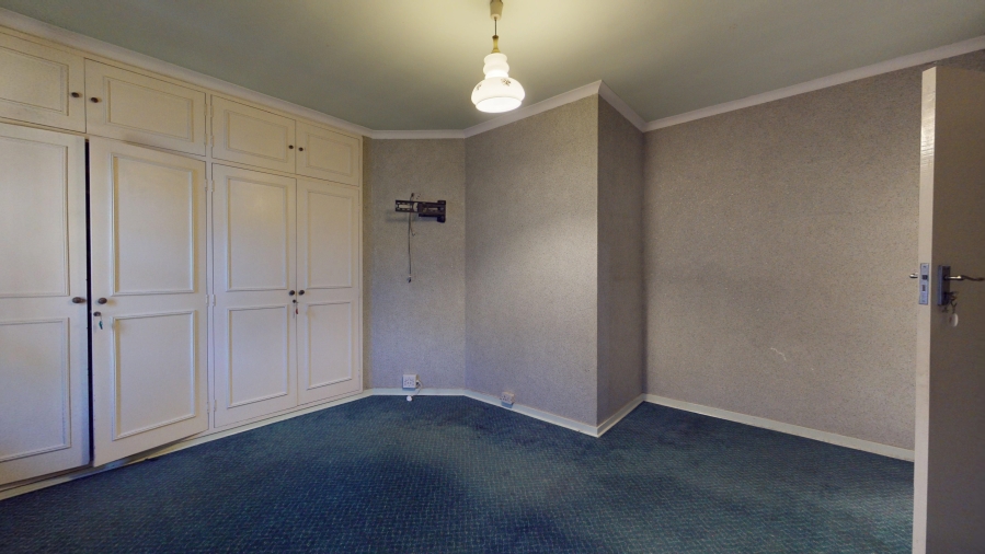 5 Bedroom Property for Sale in Denlee Gauteng