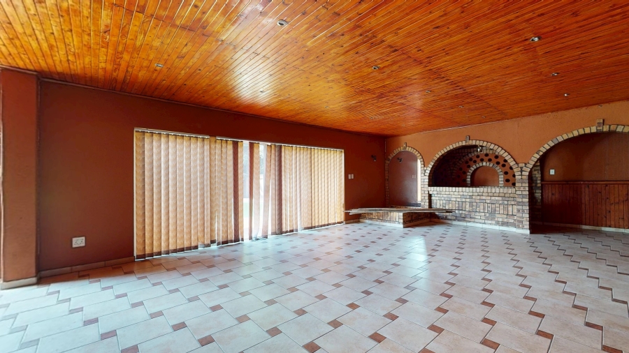 5 Bedroom Property for Sale in Denlee Gauteng