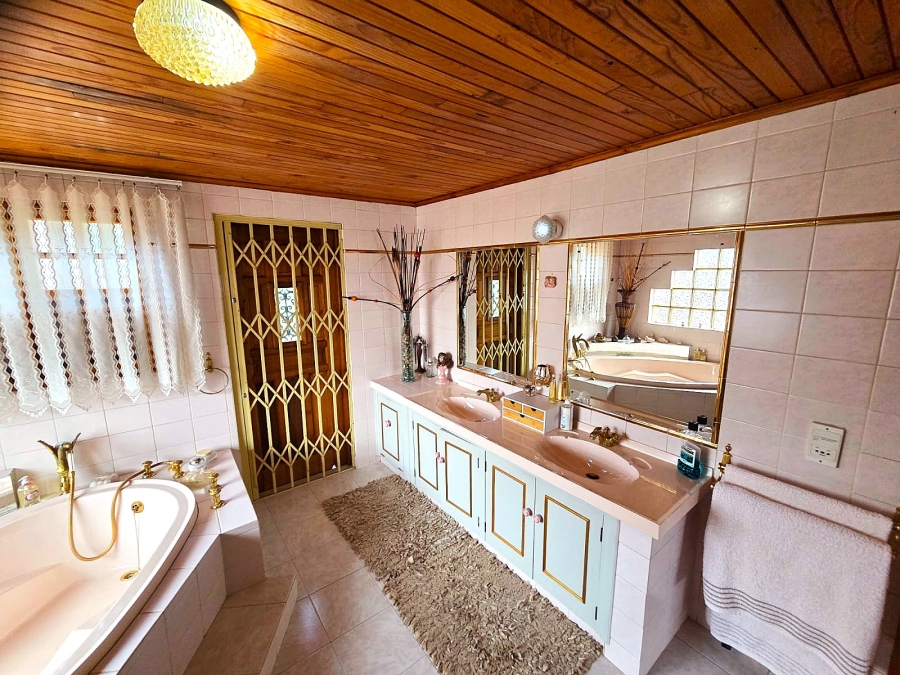 4 Bedroom Property for Sale in Magalieskruin Gauteng