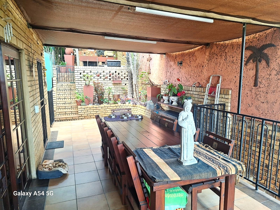 4 Bedroom Property for Sale in Magalieskruin Gauteng