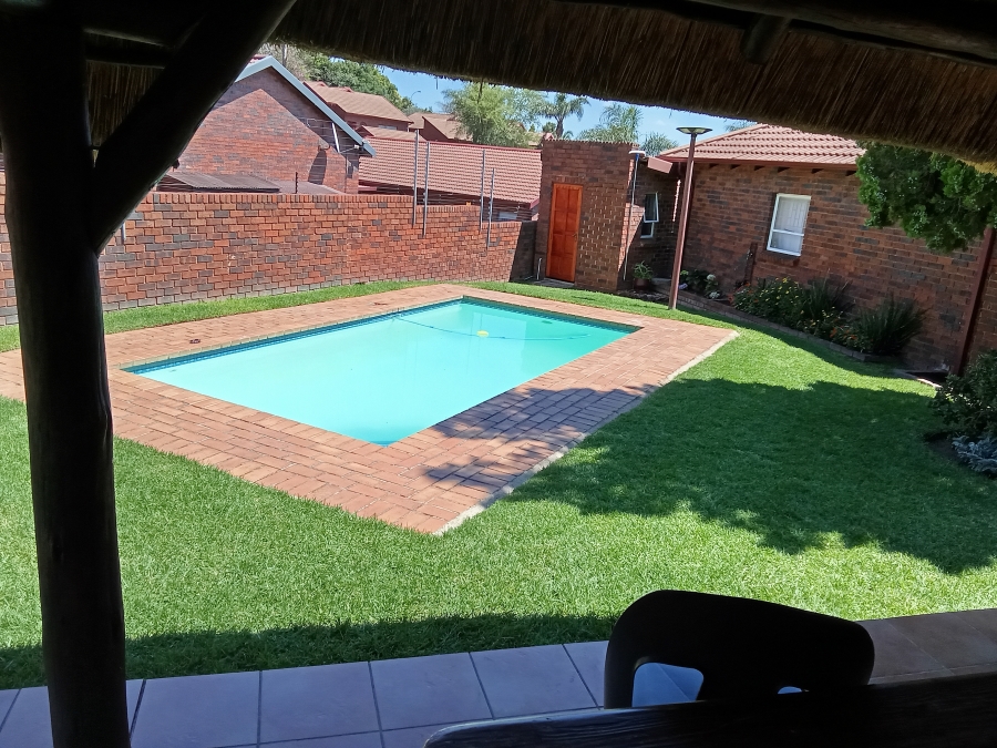 2 Bedroom Property for Sale in Wilro Park Gauteng
