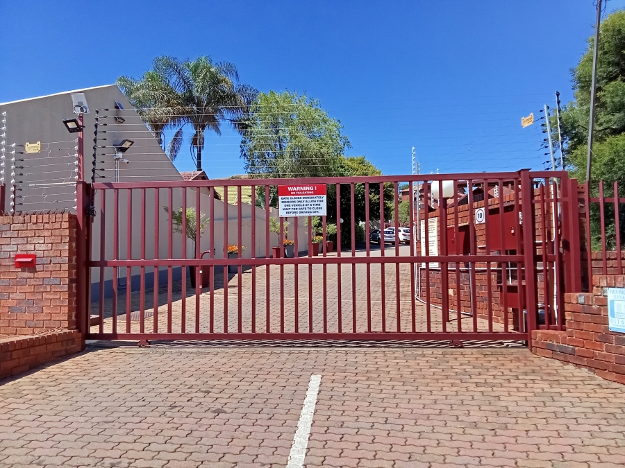2 Bedroom Property for Sale in Wilro Park Gauteng