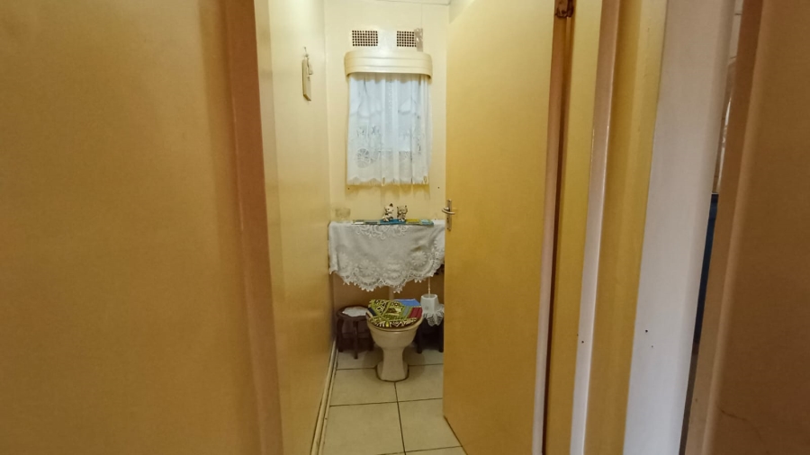 5 Bedroom Property for Sale in Middelvlei A H Gauteng