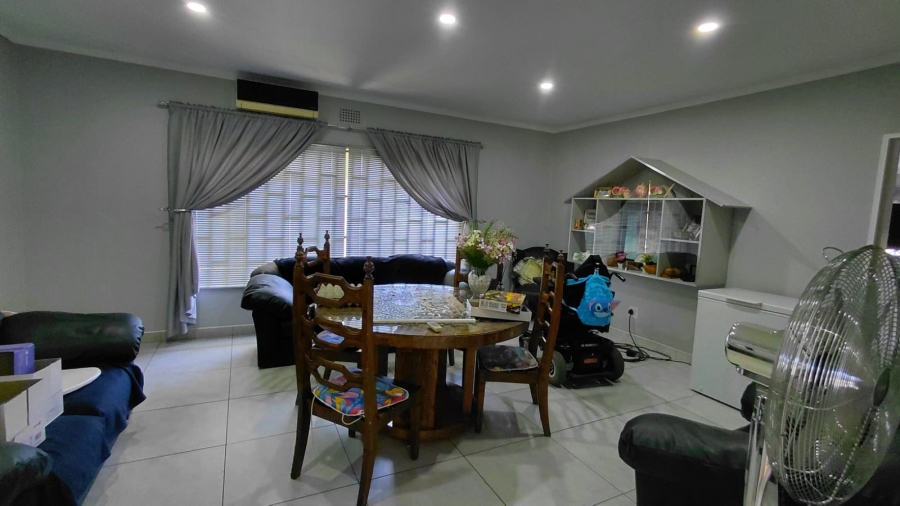 4 Bedroom Property for Sale in Helikonpark Gauteng