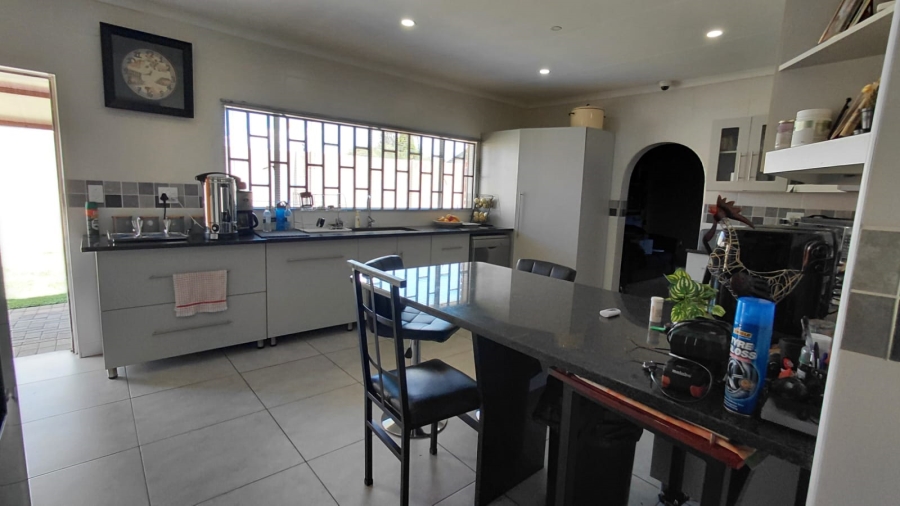 4 Bedroom Property for Sale in Helikonpark Gauteng