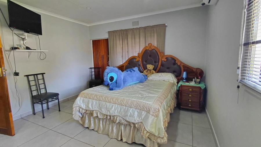 4 Bedroom Property for Sale in Helikonpark Gauteng