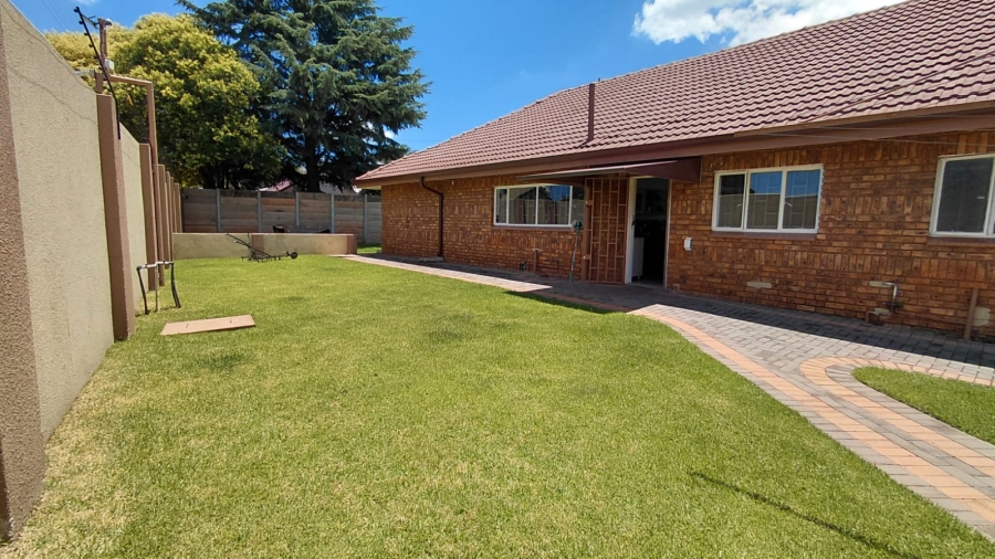 4 Bedroom Property for Sale in Helikonpark Gauteng