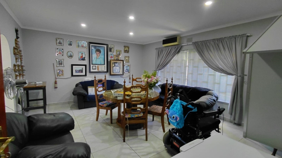 4 Bedroom Property for Sale in Helikonpark Gauteng