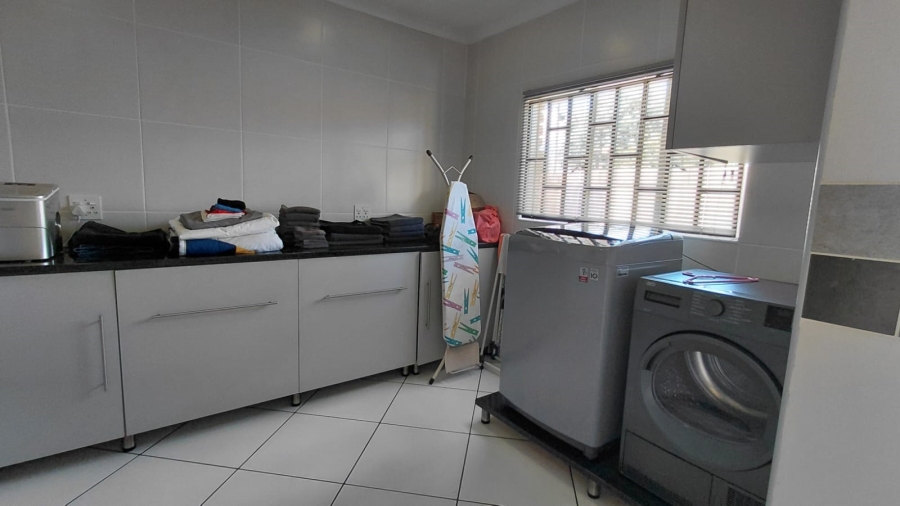 4 Bedroom Property for Sale in Helikonpark Gauteng